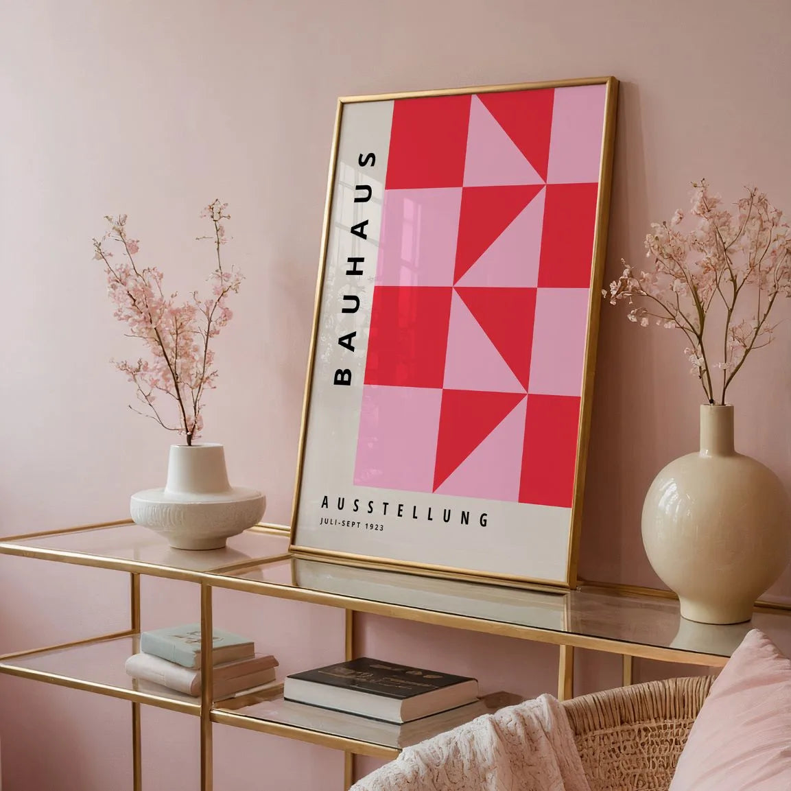 Bauhaus Triangoli Rosso Rosa Poster