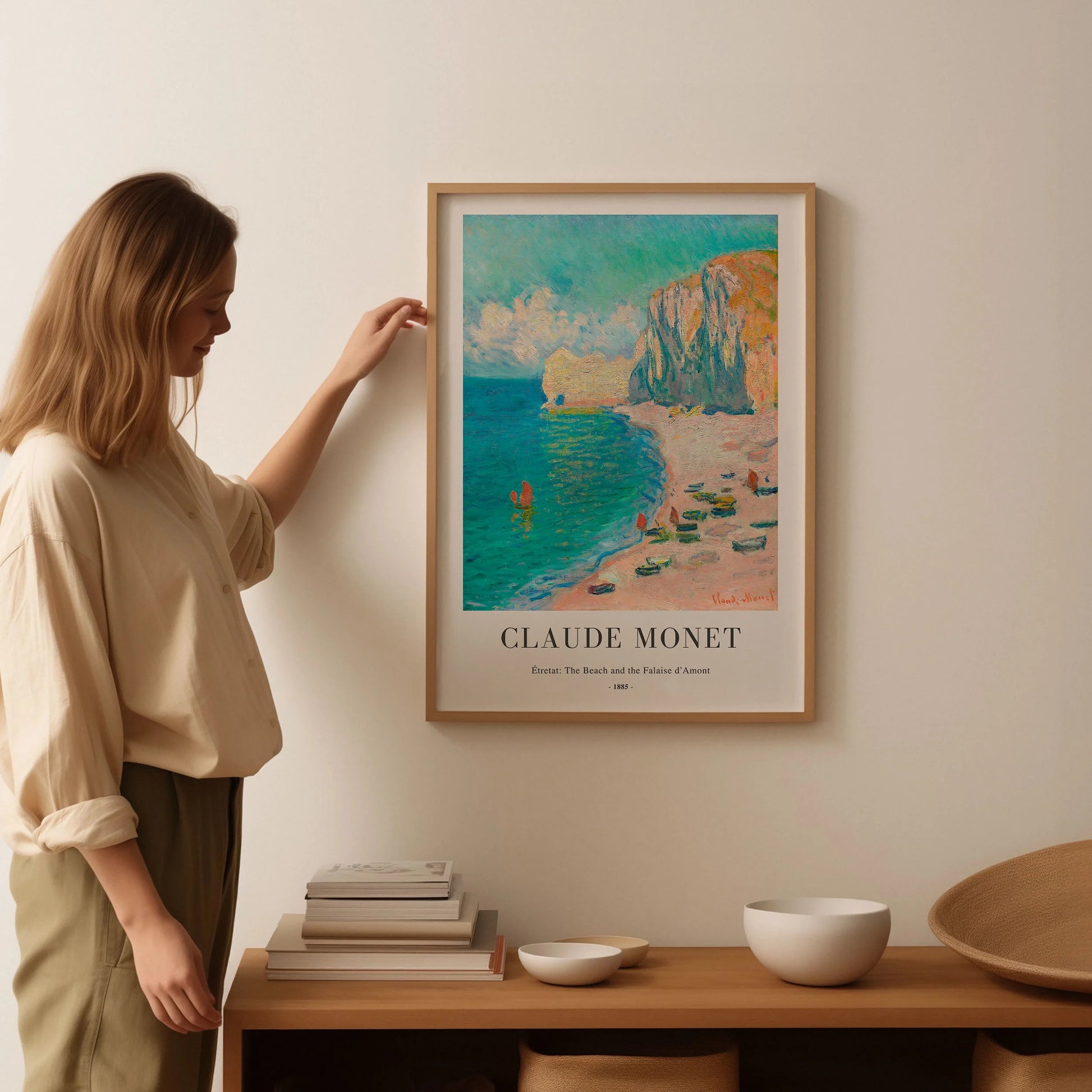 Claude Monet – Étretat: La spiaggia e la Falaise d’Amont (1885) Poster